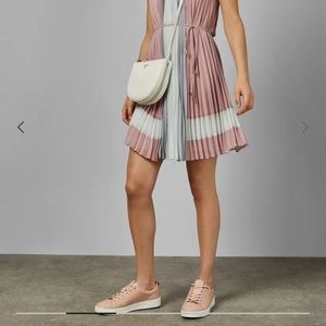 Ted Baker “Tedah” Peach White Leather Women’s Sz 8 Athletic